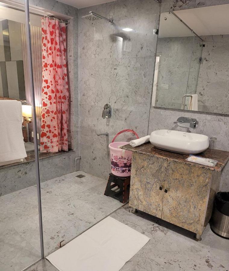 Solitude, The Boutique Hotel Haldwāni エクステリア 写真
