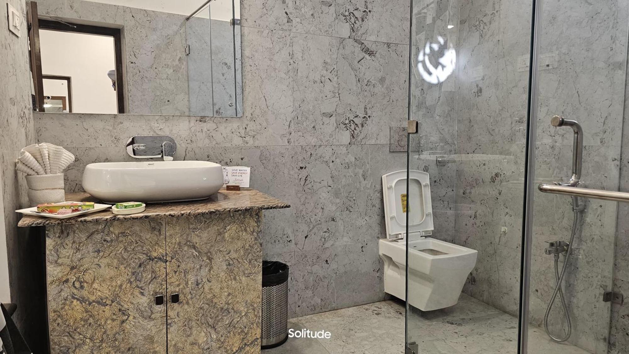 Solitude, The Boutique Hotel Haldwāni エクステリア 写真