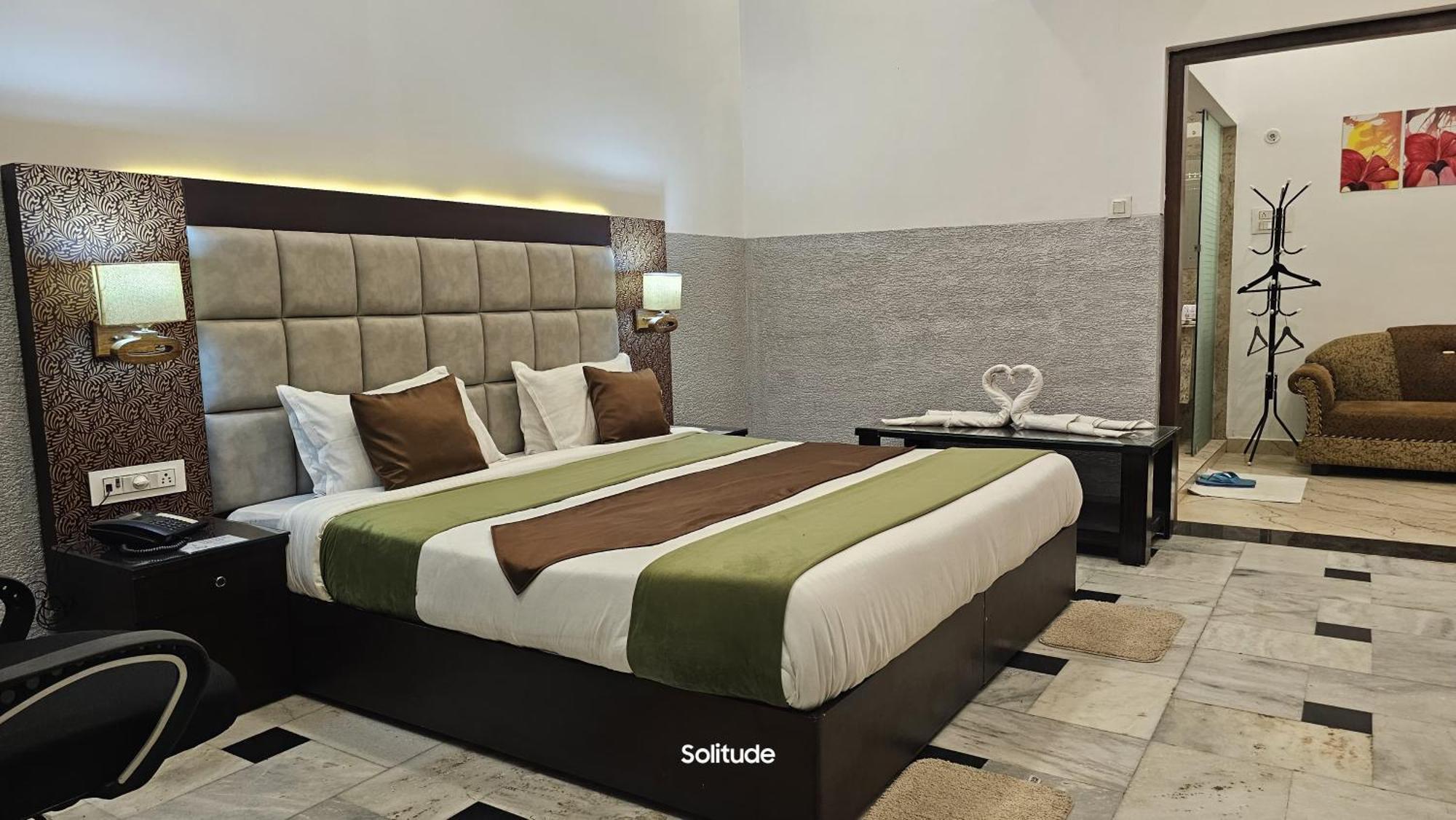 Solitude, The Boutique Hotel Haldwāni エクステリア 写真