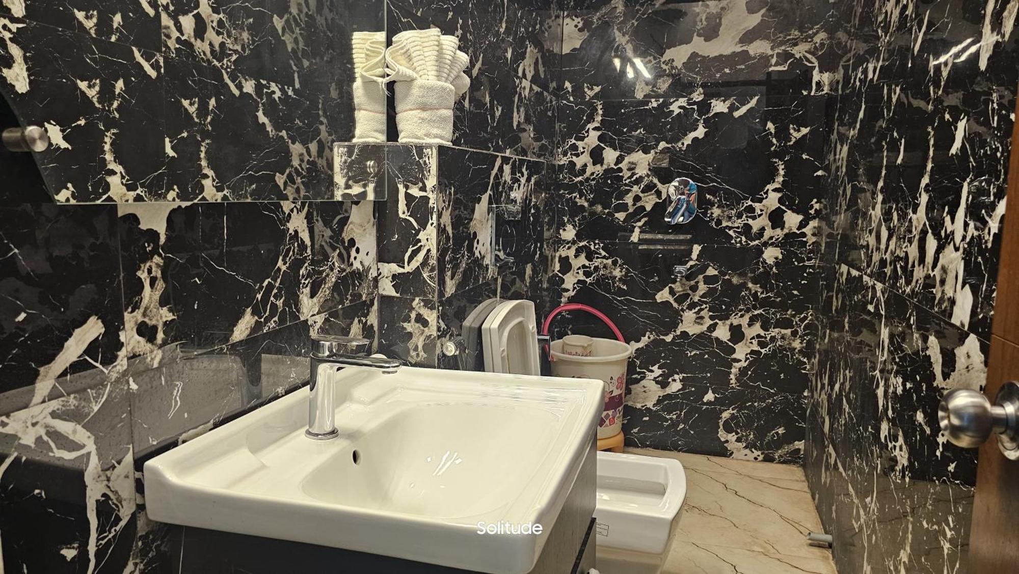 Solitude, The Boutique Hotel Haldwāni エクステリア 写真