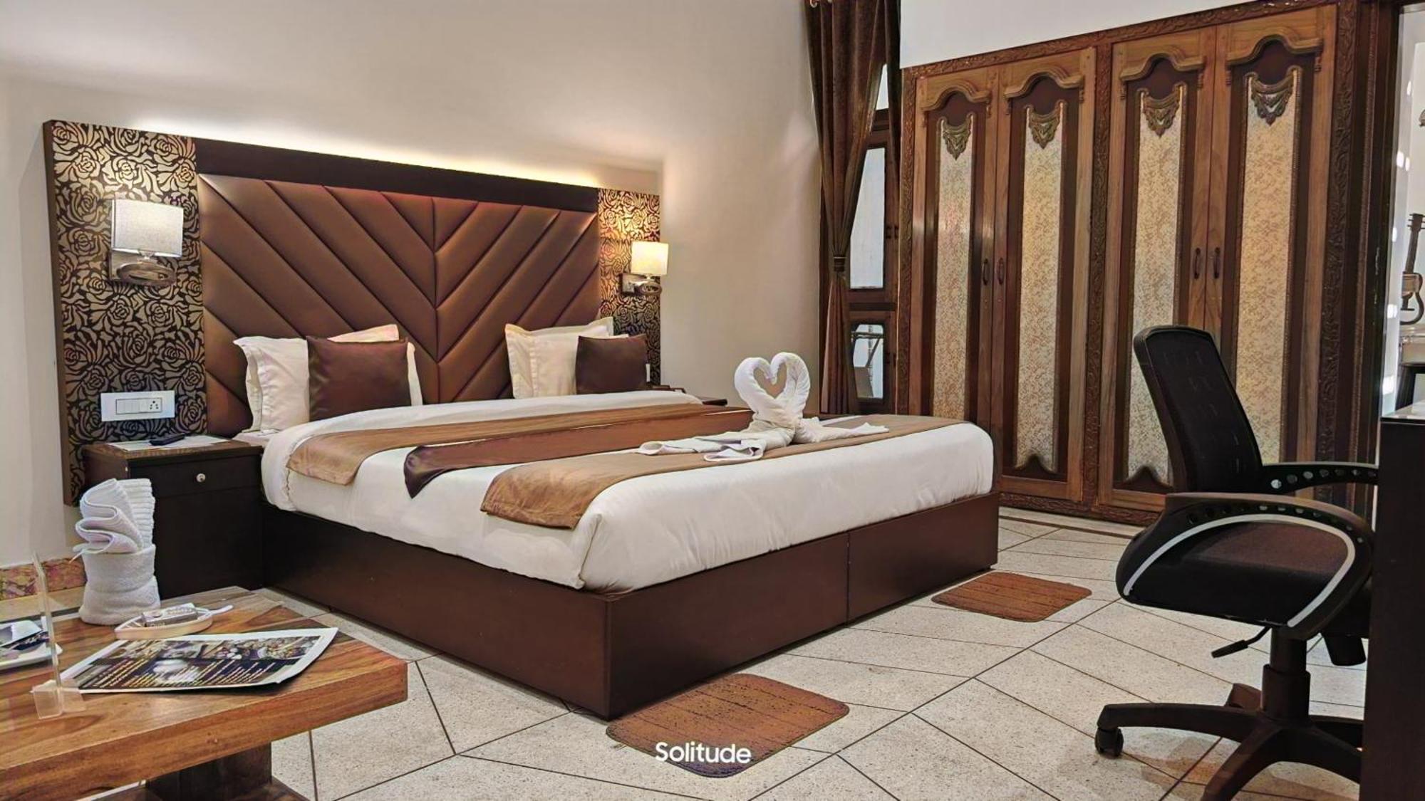Solitude, The Boutique Hotel Haldwāni エクステリア 写真